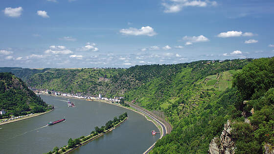 Rheinkreuzfahrten: Rhein bei St. Goarshausen