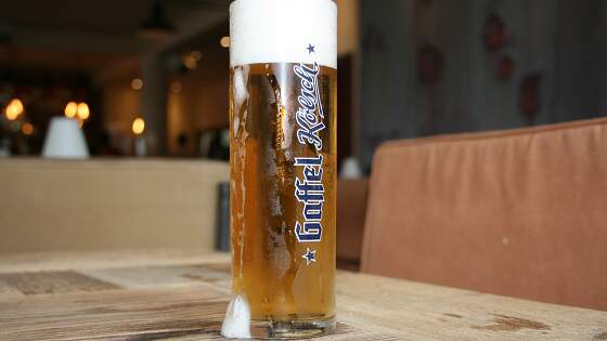 typisch Köln: ein Kölsch (Bier)