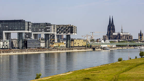 Köln: Kranhäuser, Rhein & Kölner Dom