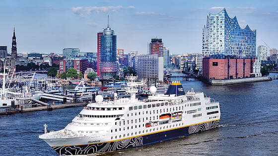 MS Hamburg: Ausfahrt aus Hamburg