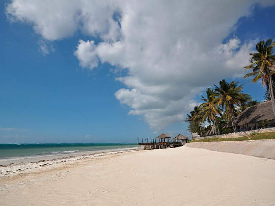 Kenia - Kilifi Bay Beach Resort: am Strand