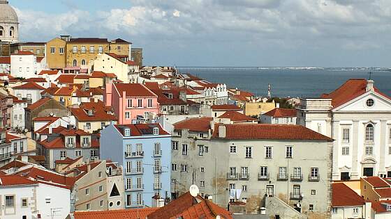 Blick auf die Alfama in Lissabon