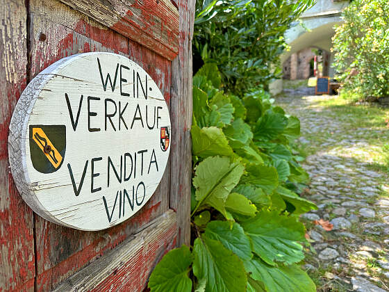 Wanderreise Südtirol: Meran Weinverkauf