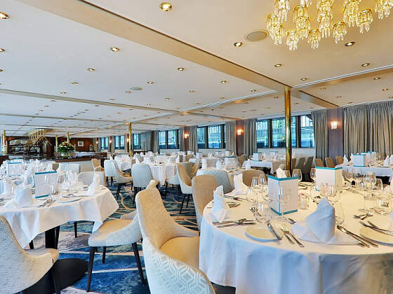 MS Anesha: Restaurant Vier Jahreszeiten