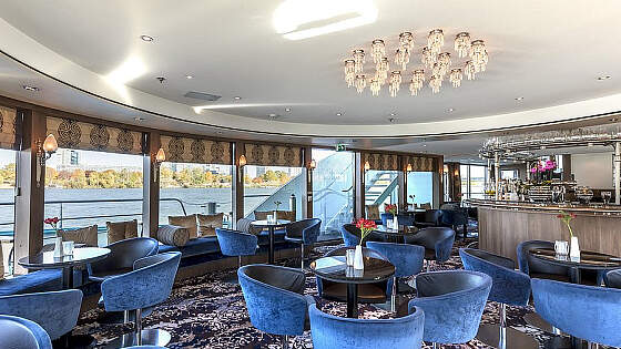 MS Amelia: Salon und Bar