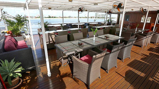 MS Lan Diep: Sonnendeck überdacht
