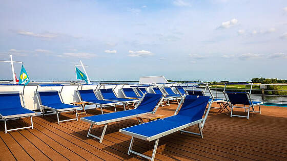 MS Rhein Prinzessin: Sonnenliegen an Deck