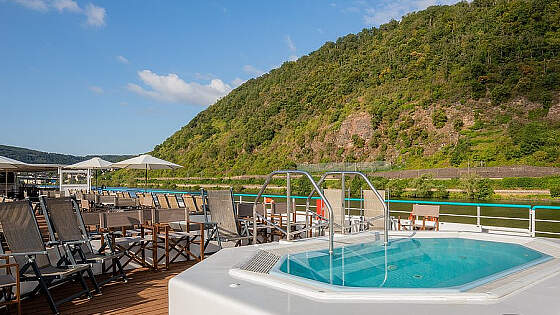 MS Swiss Crystal: Pool