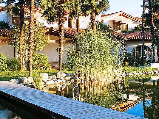 Hotel Albergo Losone: Teich im Garten