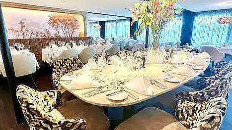 MS Gentleman: Restaurant