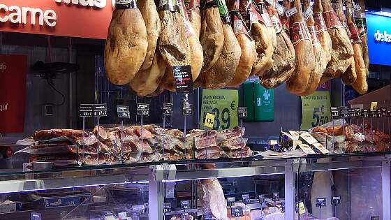 spanischer Schinken auf dem Markt