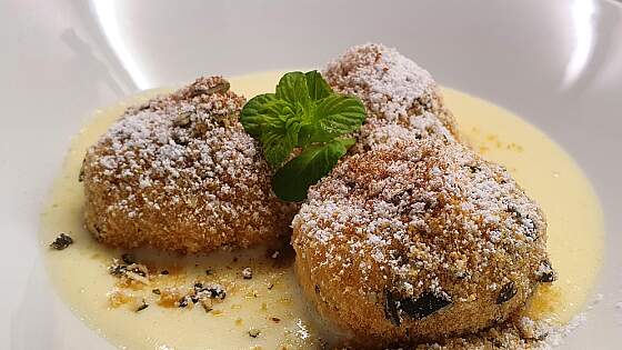 Rumänien kulinarisch: Papanasi (Quarkkrapfen)