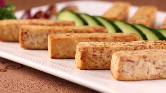 Südsee: frittierte Taro (Wasserbrotwurzel)