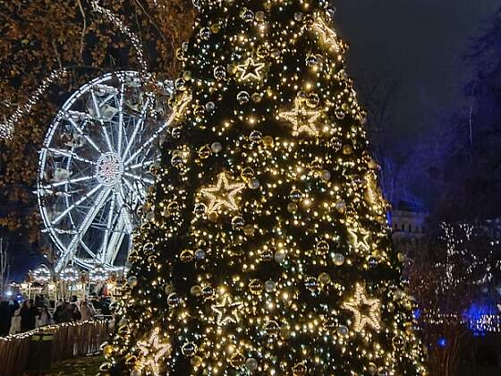 Riesenrad mit Weihnachtsbaum - Christkindlmarkt in Wien