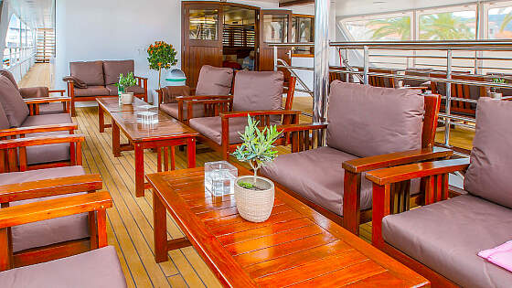 MY Princess: Bar auf dem Promenadendeck