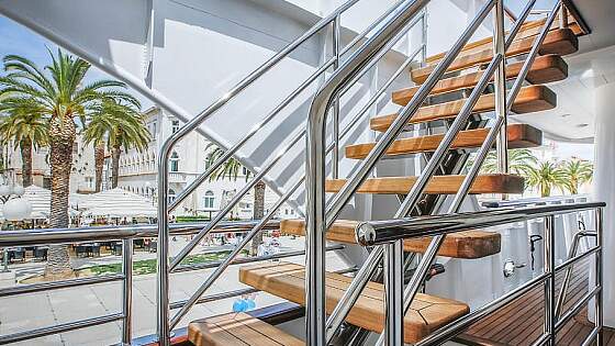 MY Princess: Treppe zum Sonnendeck