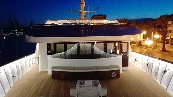 MY Princess: Vordeck bei Nacht