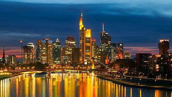 Frankfurter Skyline bei Nacht