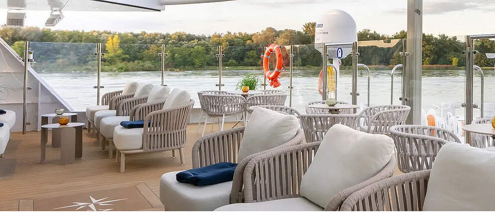 MS Amadeus Amara: Außenbar