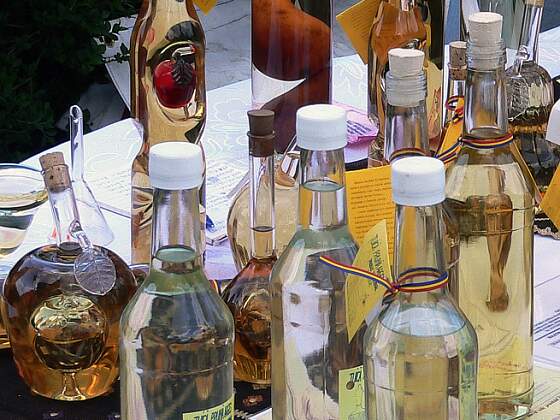 Souvenirs aus Rumänien: Țuică (Pflaumenschnaps) 