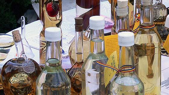 Souvenirs aus Rumänien: Țuică (Pflaumenschnaps) 