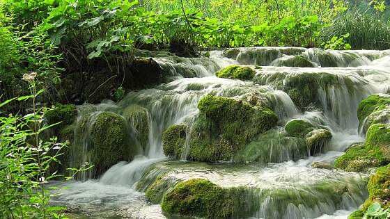 Kroatien, Zagreb: Wasserfall Plitvicer Seen