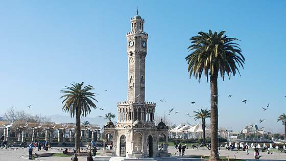 Türkische Ägäis: Uhrturm in Izmir