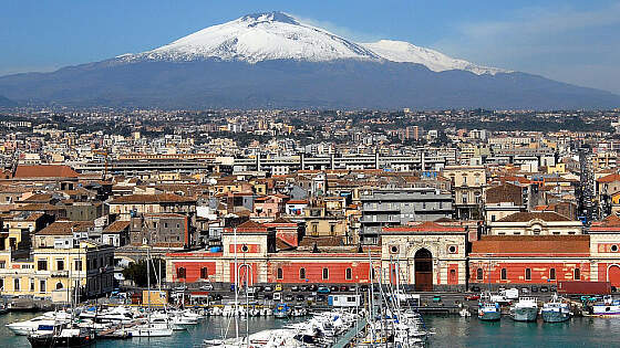 Sizilien: Blick auf Catania und den Ätna