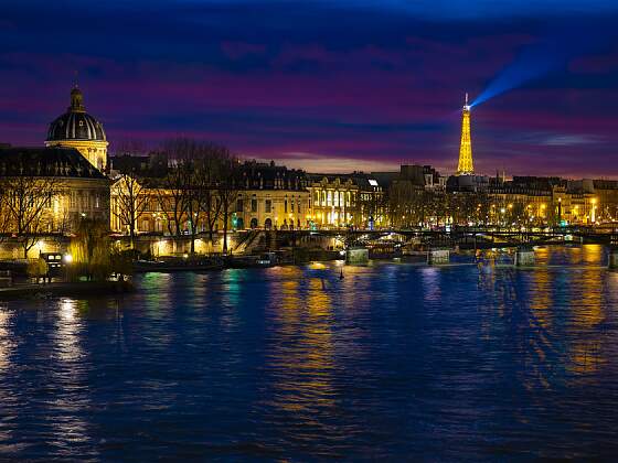 Paris Eifelturm bei Nacht