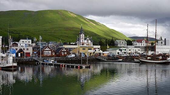 Island, Husavik: Stadt, Kirche & Hafen