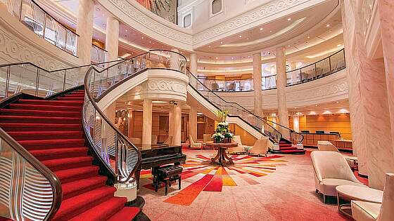 Queen Mary 2: Atrium