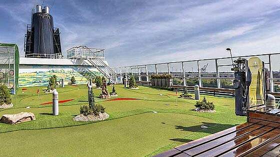 MS Amadea: Golf an Deck