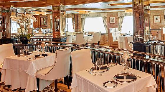 Queen Elizabeth: Verandah Restaurant