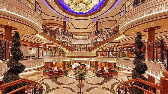 Queen Elizabeth: Grand Lobby