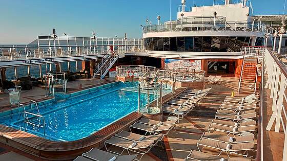 Queen Elizabeth: Lido Pool