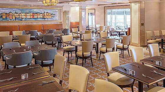 Queen Mary 2: King's Court Dining