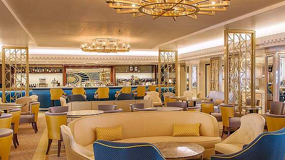 Queen Mary 2: Carinthia Lounge