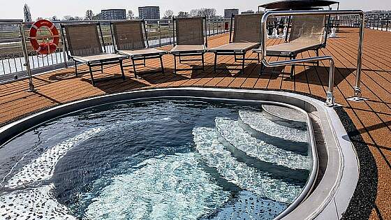 MS Antonia: Whirlpool an Deck