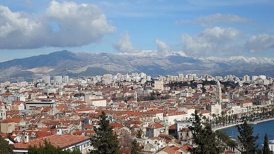 Kroatien: Panorama der Stadt Split