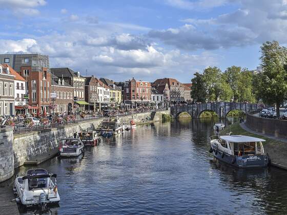 Limburg: Innenstadt, Fluss in Roermond