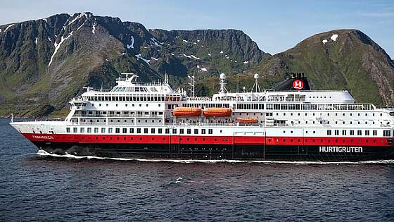 Die Hurtigruten Schiffe &copy; Hurtigruten, Oscar Ferrara