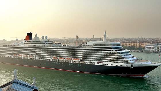 Cunard: Queen Elizabeth vor Venedig