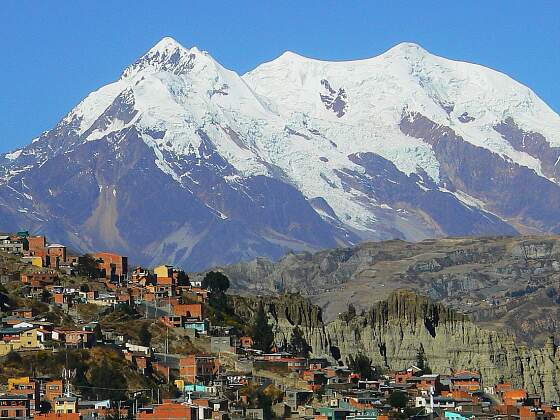 Bolivien: La Paz mit Blick auf Cordillera Real