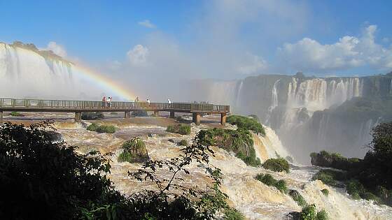 Brasilien: Iguassu Wasserfälle mit Steg