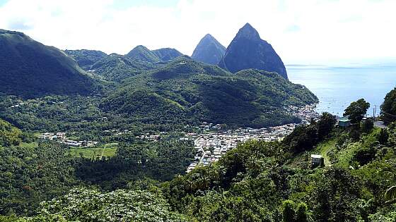 Blick über St. Lucia: Gros & Petite Piton