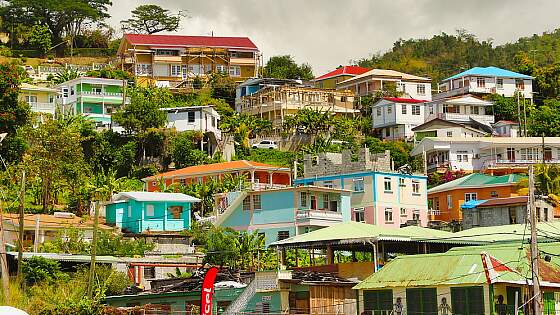 Dominica: Blick auf Roseau