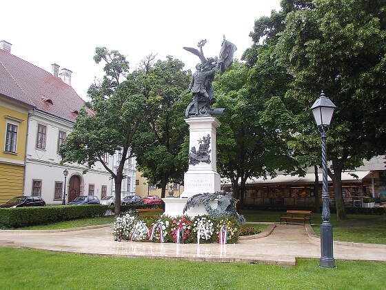 Budapest: Statue der Unabhängigkeit, Burgviertel
