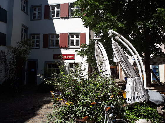 Basel: lauschige Innenhöfe