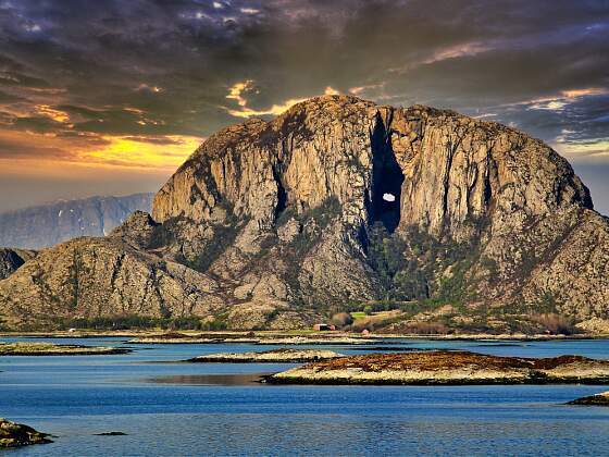 Norwegen: Berg Torghatten