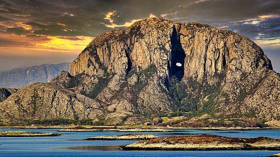 Norwegen: Berg Torghatten